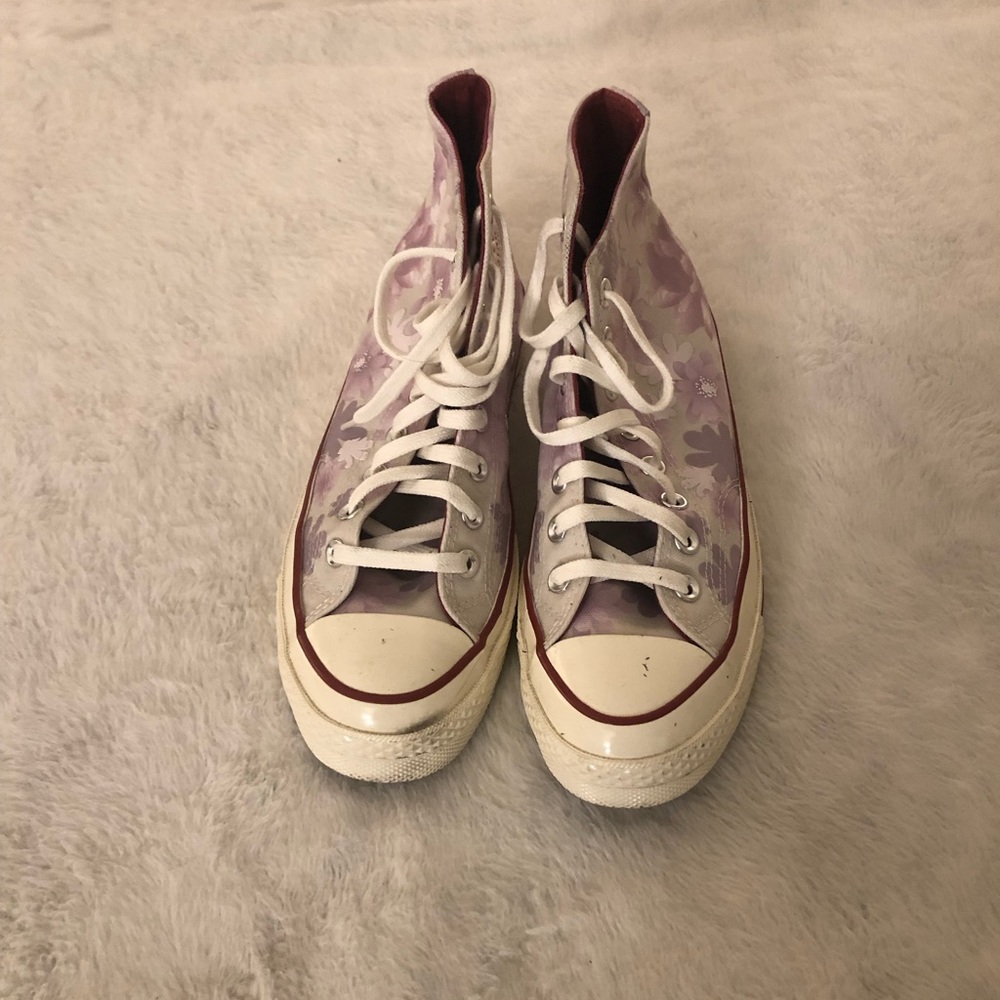 Women’s High Top Converse Chuck Taylor - Picture 6 of 7